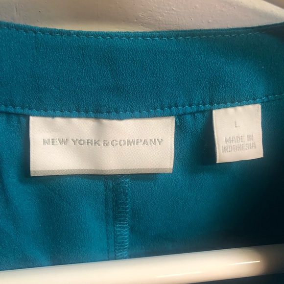 Bluish green woman’s large tank top, bundle 3 $10 items for $20 - Picture 3 of 3